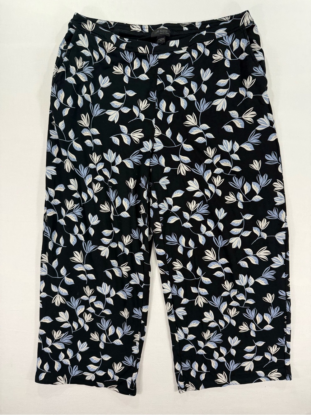 JJill WearEver Collection Full-Leg Cropped Floral Cropped Pants in Black & Blue
